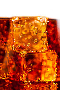 Cola和泡沫食物气泡苏打碳化立方体棕色汽水饮料玻璃液体图片