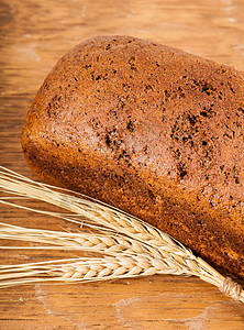 棕色面包 有小麦耳朵图片