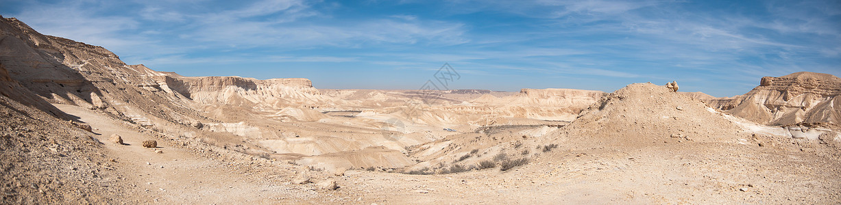 Negev 沙漠全景视图石头蓝色远足天空游客旅行山脉旅游背景图片