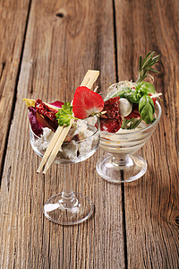 起司开胃菜玻璃奶制品木头筷子美味小吃盘子食物蔬菜芝士图片