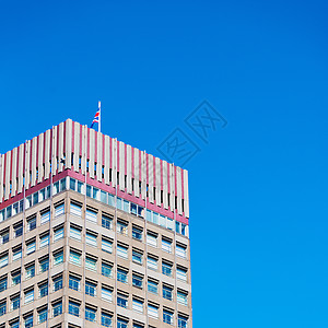 和办公室摩天大楼建造的办公用房 以及正方形蓝色镜子网格高楼玻璃天空反射城市中心图片