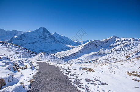 第一次山地库尔德人瑞士蓝色旅游地标旅行高山长椅冰川太阳顶峰风景图片