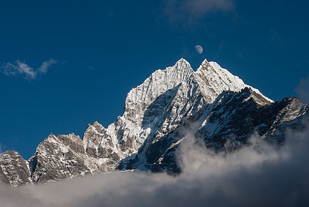 山蓝色运动冒险天空首脑滑雪风景石头全景假期图片