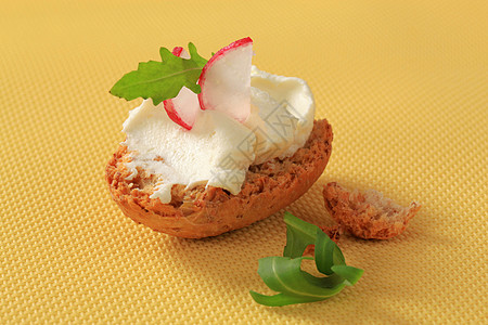 乳酪扩散的卷饼卷小吃面包食物起动机饼干火箭奶制品早餐奶油背景图片