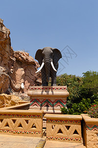 著名的失落之城喷泉上的巨型猴子雕像生活岩石假期天空行人动物酒店场景哺乳动物公园图片