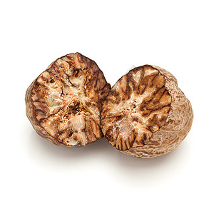 一个裂开的有机Nutmeg种子的宏封闭图片