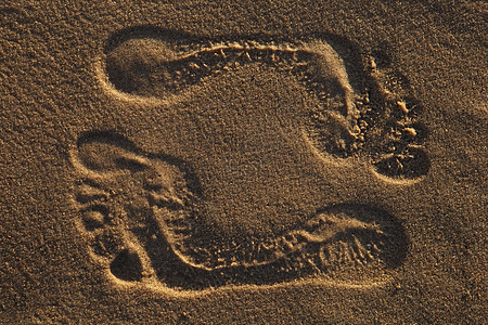 沙子上的脚印娱乐高跟鞋脚趾海滩图片