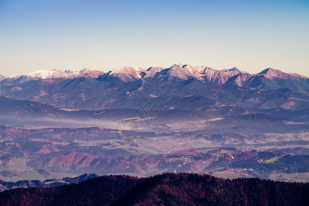 斯洛伐克秋天对山脉的景象观图片