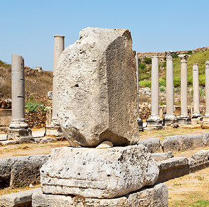 柱状火鸡和伦马的堆积物中剧院柱子寺庙大理石考古学地标旅行建筑学城市博物馆图片