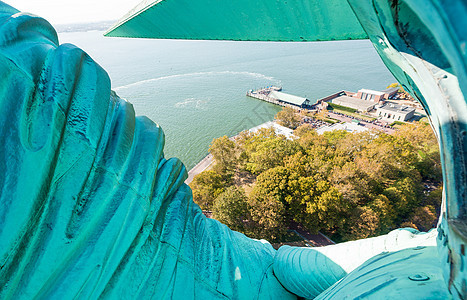 取自自由王冠女神像 纽约市符号旅行火炬景观旅游建筑学地标白色女士城市建筑图片