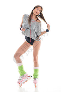穿溜冰鞋的年轻女子滚筒短袜乐趣口角绑腿耳机轮滑休闲女士丝袜图片