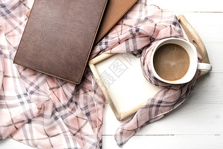 咖啡和围巾背景桌子咖啡店木头生活季节手套杯子背景图片