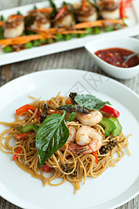 泰国虾和面条营养海鲜文化蔬菜辣椒食物烹饪午餐餐厅美食图片
