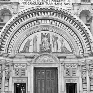 英国隆登古老建筑中的西门尼斯特大教堂宗教建筑学石头挂锁大教堂城市旅行入口国家历史性图片