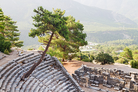 安塔利亚阿西亚天空和古老寺庙的废墟图片