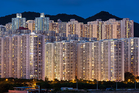 晚上在香港的拥挤密度住宅楼内图片
