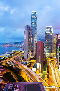 晚上在香港摩天大楼天际商业高楼景观建筑建筑学市中心金融城市图片