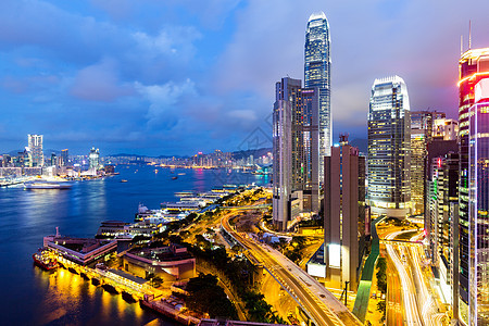 香港市晚上市中心天际建筑学工作办公室玻璃旅行摩天大楼蓝色日落图片