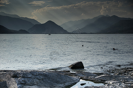 意大利湖日落假期天空旅行浪漫主义者旅游山脉图片