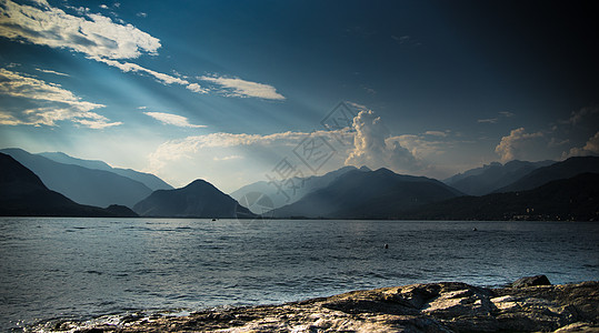 意大利湖日落假期旅行天空浪漫主义者山脉旅游图片