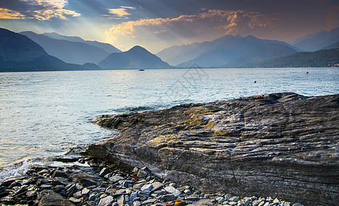 意大利湖日落山脉浪漫主义者旅行旅游假期天空图片