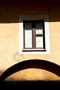 在米拉诺古老的腹肌里 长着一团雕塑城市旅游房子历史村庄柱子文化黄铜石头图片