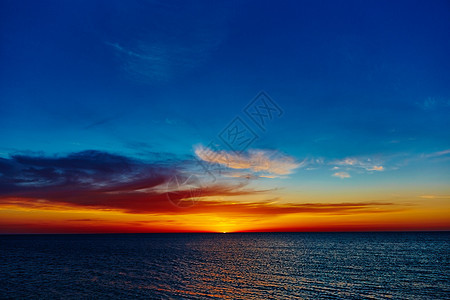 日落在海洋上阳光太阳反射晴天假期蓝色海岸天气海滩旅行图片