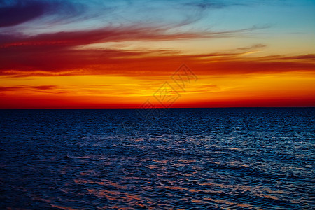 日落在海洋上太阳天气季节天空阳光海岸晴天蓝色假期地平线图片