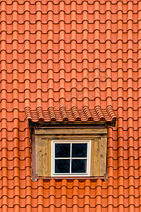 旧阁楼屋顶窗口图片