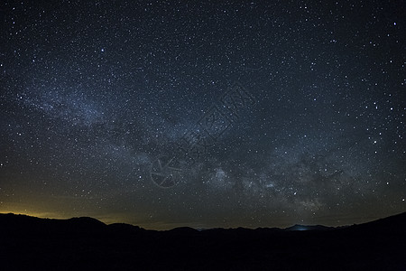 通过拉克提亚行星天空银河系星星图片