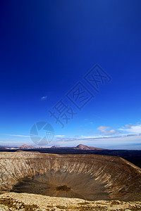 高山和夏日的天空丘峰冒险全景火山地衣植物热带灰尘池塘地质学小岛图片