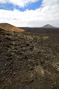 火山岩云山夏月 火山岩峰图片