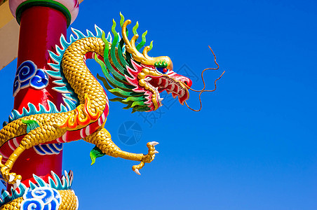 中国风格的龙雕像装饰品信仰文化金子刺刀雕塑蓝色财富天空宗教图片