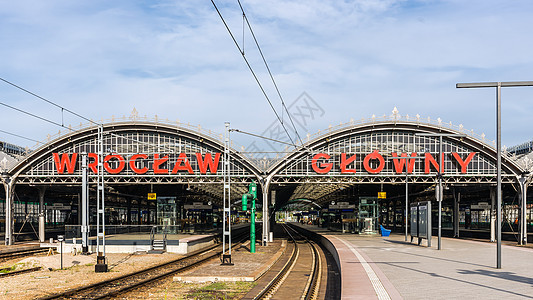 Wroclaw 主火车站草地火车平台铁路交通酒吧电缆灯笼旅行壁炉架图片