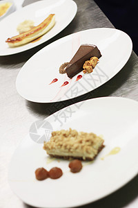 盘式甜点烘烤冰淇淋巧克力吃饭厨师馅饼餐厅时间水果烹饪图片