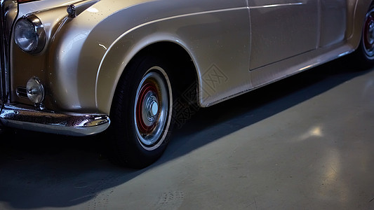 经典车的详情古董展示大灯机器技术头灯保险杠汽车玻璃炙烤图片