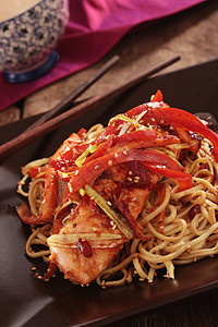 中国鲑鱼电镀面条食物美味筷子中餐鱼片图片
