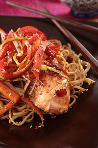 中国鲑鱼美味面条食物鱼片筷子中餐电镀图片