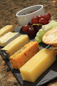奶酪选择高山桌子拼盘午餐柴郡小吃天性蓝色食物农夫图片