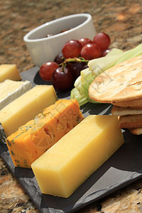 奶酪选择天性高山拼盘桌子柴郡小吃午餐蓝色农夫食物图片