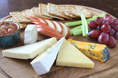 奶酪选择拼盘农夫小吃柴郡桌子高山食物天性午餐蓝色图片