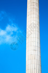 隆登建筑和天空中的列图片