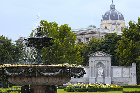 Volksgarten公园和著名诗人城市喷泉太阳雕像纪念碑天空公园游客景观旅游图片