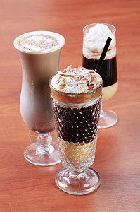 咖啡饮料冰淇淋泡沫牛奶甜点拿铁吸管冷饮巧克力眼镜奶油背景图片