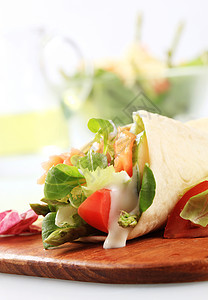 鲑包装三明治青菜沙拉酸奶午餐美食蔬菜烟熏食物黄瓜美味图片