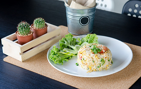 炒米饭食物洋葱海鲜晚餐盘子萝卜筷子美味油炸蔬菜图片