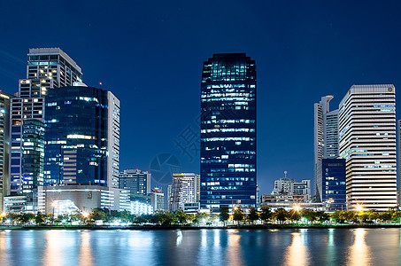 兴建砰牛之夜天空全景办公室商业蓝色建筑天际市中心反射公寓图片