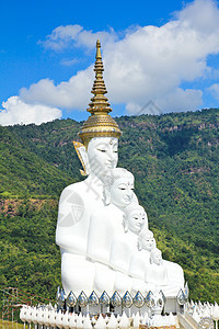 Phasornkaew寺 的白佛雕像建筑旅行文化历史雕塑艺术古董地标寺庙天空图片