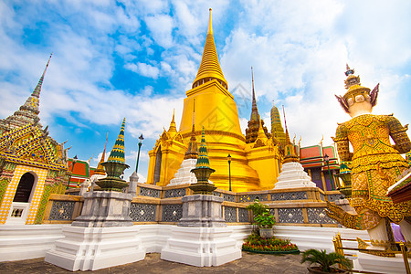 Wathra Kaew寺庙 泰国曼谷宝塔假期天空艺术地标雕像建筑学金子文化旅行图片