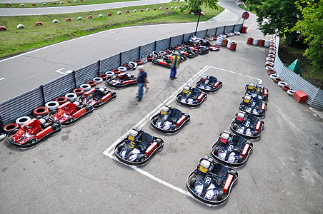 在 parc ferm 赛车卡丁车乐趣肾上腺素运动娱乐边界男人冒险驾驶车轮蓝色图片